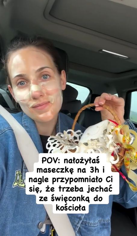 Ola Zapadka w drodze do kościoła