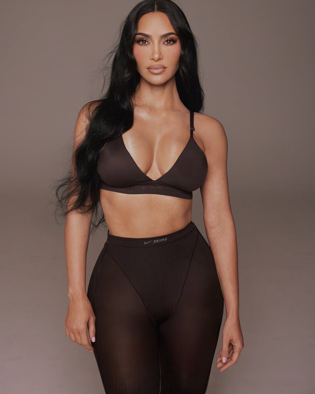 Kim Kardashian w bieliźnie