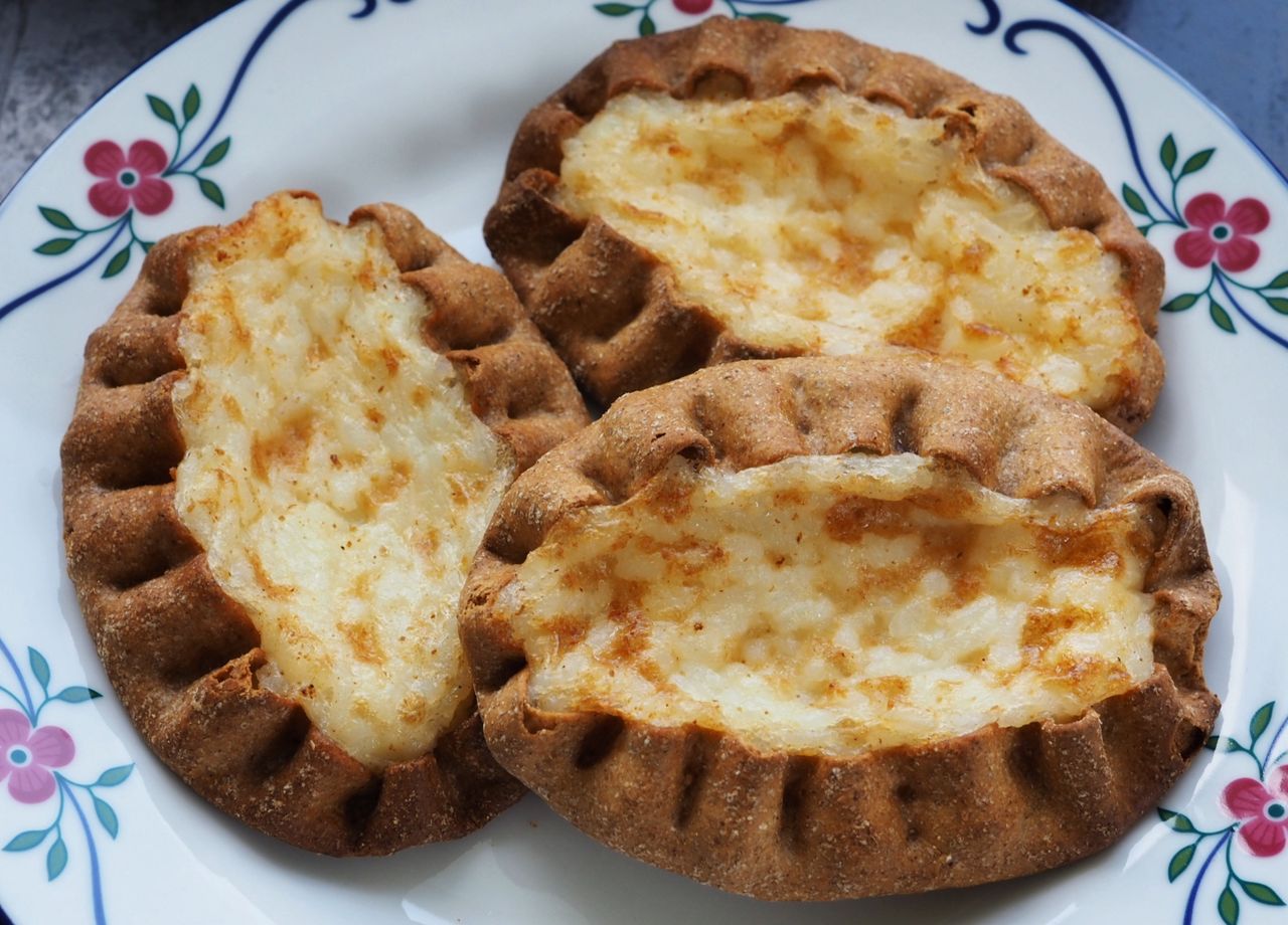 Zamiast ruskich, robię pierogi karelskie. Farsz tak pyszny, że można wyjadać łyżką