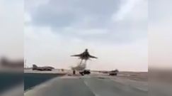 Zabawy pilotów MiG-29. Prawie dotknęli podwozia