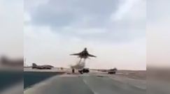 Zabawy pilotów MiG-29. Prawie dotknęli podwozia