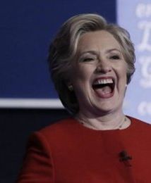 Rynki oceniły, że wygrała Clinton. Ruchy na walutach i giełdach