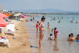 Najlepszy trik na plażę - przynosi ulgę podczas upału. Wymyślił go ojciec