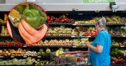 Mieli robić sałatkę. Odkrycie w produkcie z marketu odebrało im apetyt