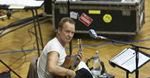 Sting śpiewa z kwartetem fryzjerskim