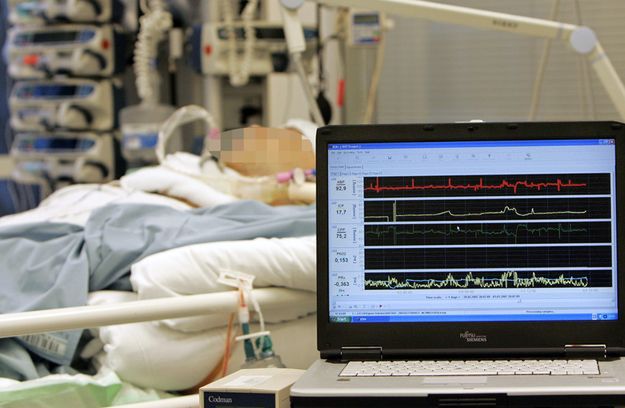 Rodzice umierających dzieci na łasce regulaminów szpitala? Będzie postępowanie wyjaśniające
