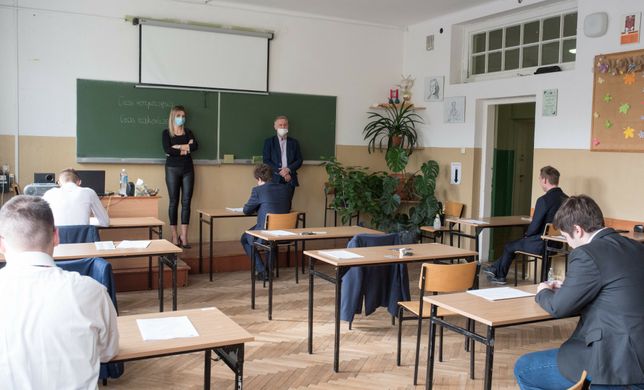Warszawski ratusz podaje, że prawie połowa nauczycieli chce odejść z pracy