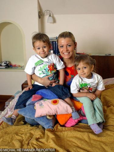 Mandaryna z dziećmi – syn Xavier i córka Fabienne w 2006 roku