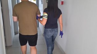Pruszcz Gdański: Agresywny 29-latek zaatakował ratowników medycznych. Groził im pobiciem i wymachiwał butelką