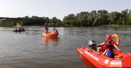 Chcieli się ochłodzić, porwał ich nurt. Troje nastolatków nie żyje