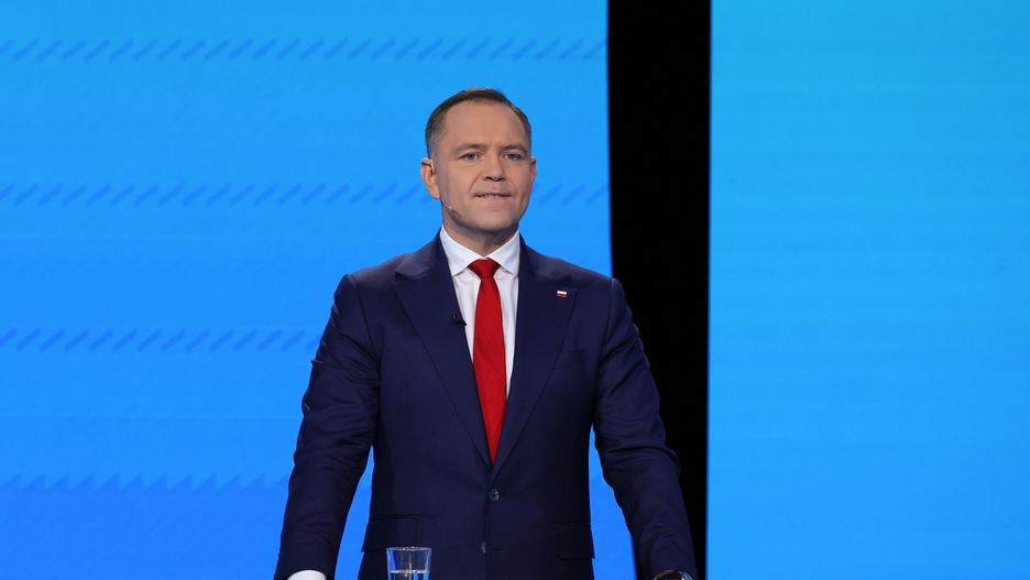Warszawa, 23.05.2025. Wybory Prezydenta RP 2025 - kampania przed II turą. Kandydat Komitetu Obywatelskiego, popierany przez PiS prezes IPN Karol Nawrocki na debacie przed II turą wyborow prezydenta RP, transmitowanej przez trzy ogólnopolskie stacje ? TVP, TVN i Polsat, w Warszawie, 23 bm. (ad) PAP/Paweł Supernak