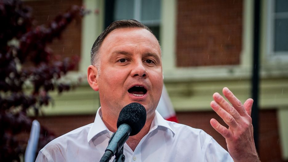 Andrzej Duda obiecuje 17, 18, a nawet 24.emeryturę. Średnia pensja ma wynosić 2 tys. euro