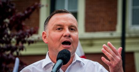 Andrzej Duda obiecuje 17, 18, a nawet 24.emeryturę. Średnia pensja ma wynosić 2 tys. euro