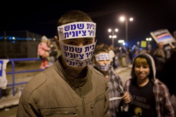 Wielka manifestacja przeciw ortodoksyjnym Żydom
