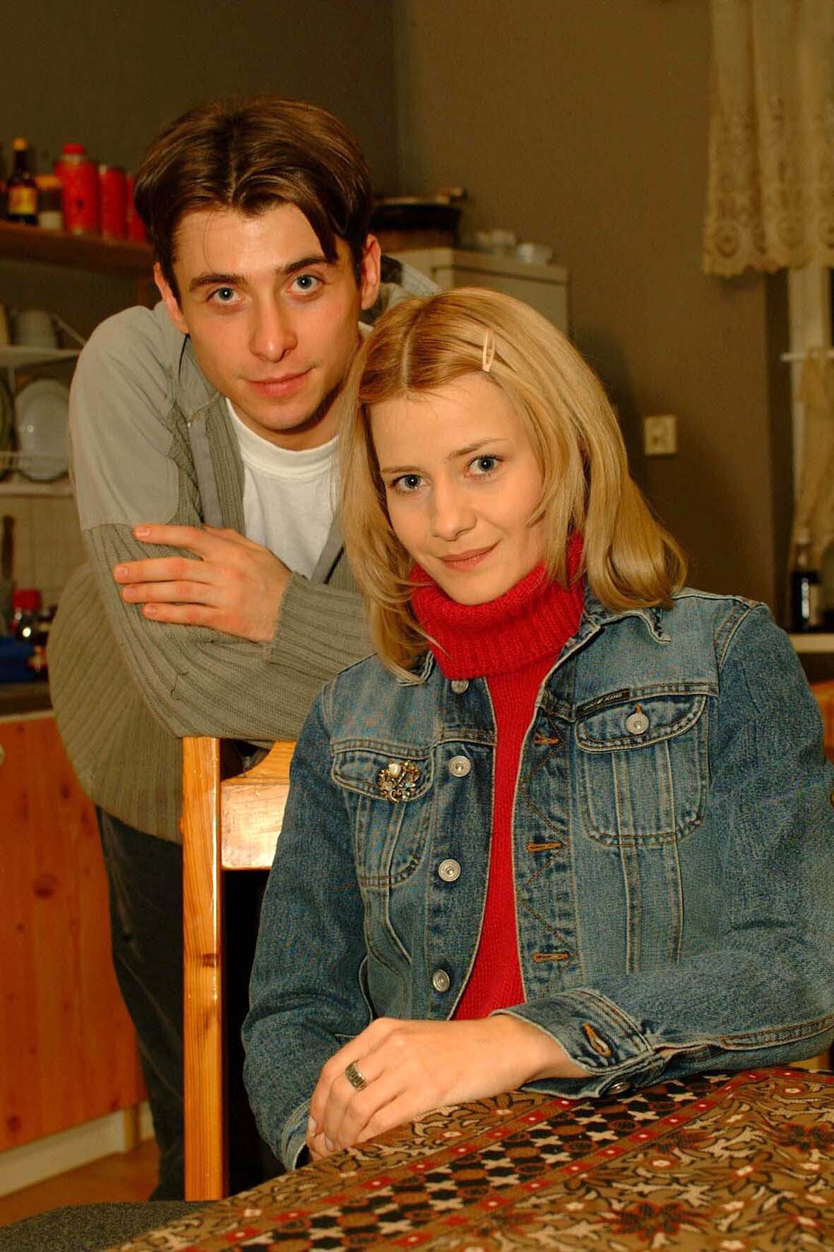 Małgorzata Kożuchowska i Kacper Kuszewski na planie "M jak miłość" w 2002 roku