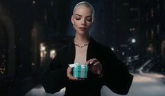 Tiffany & Co. startuje ze świąteczną kampanią „Love is a gift”. W roli głównej Anya Taylor-Joy