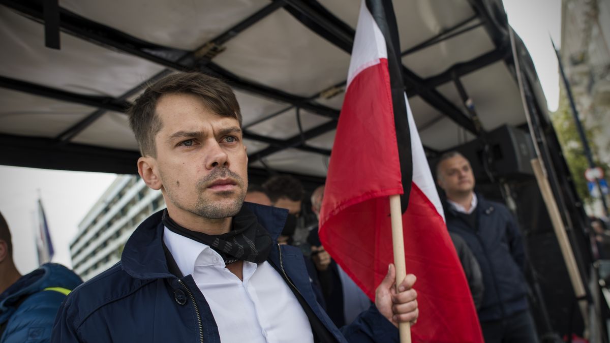 WARSAW, POLAND - 2020/09/30: Michal Kolodziejczak, the leader of the Agrounia holds a Polish flag during the protest.
Thousands of Polish farmers gathered in Warsaw to protest against the new bill called "Piatka dla zwierzat" (The Five for Animals). "The Five for Animals" is the latest project of Jaroslaw Kaczynski"s ruling Law and Justice Party. The act restricts ritual slaughter and the breeding of animals for fur is prohibited. Michal Kolodziejczak the leader of the Agrounia organization and the organizer of today's protest claimed, that the amendment to the act will cause very large economic losses and will divide the society. (Photo by Attila Husejnow/SOPA Images/LightRocket via Getty Images)