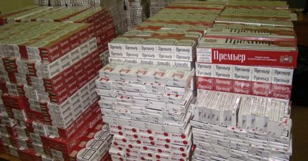 Rząd uszczelnia VAT, a przymyka oko na co innego. "Cała Polska wschodnia pali i pije bez akcyzy"