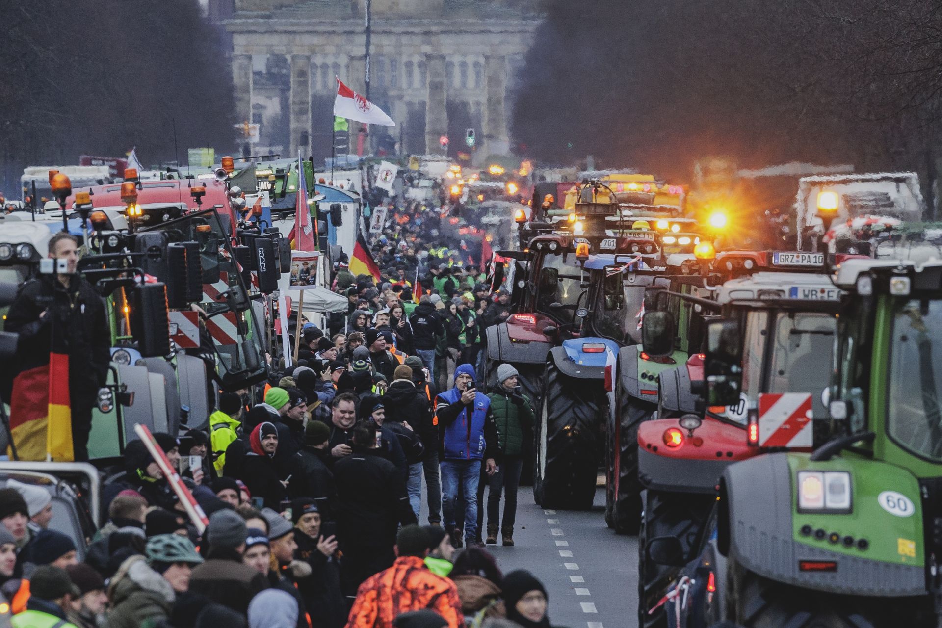 Tysiące rolników w Berlinie. Komunikacyjny chaos