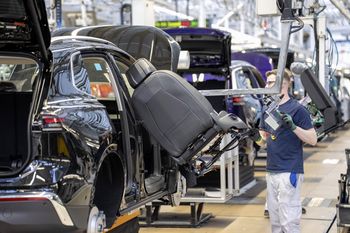 Przerwy w produkcji w najważniejszej fabryce VW. Tym razem nie chodzi o elektryki