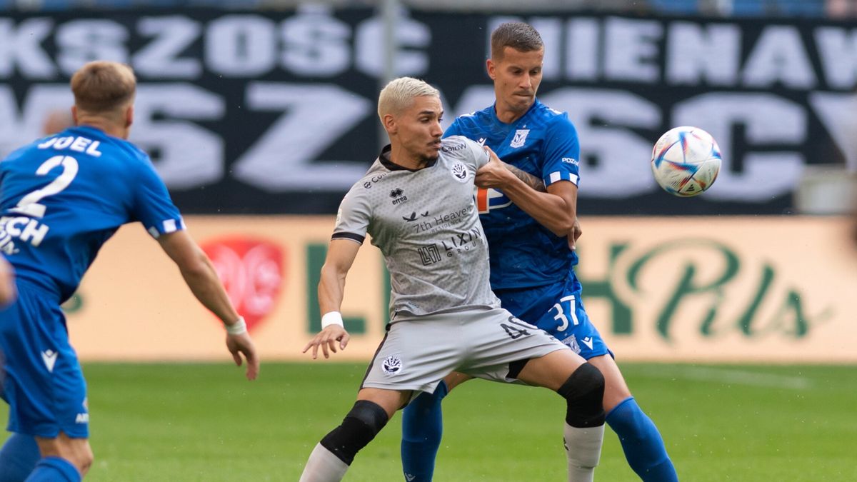 PAP / Jakub Kaczmarczyk / Na zdjęciu: zawodnik Lecha Poznań Lubomir Satka (z prawej) i Flamarion (w środku) z Dinamo Batumi