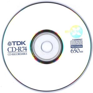 Średniej jakości CD-R 650 MB popularny na początku XXI wieku