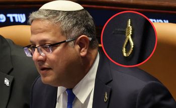 Kontrowersyjne przypinki izraelskich polityków. Oznaczają jedno