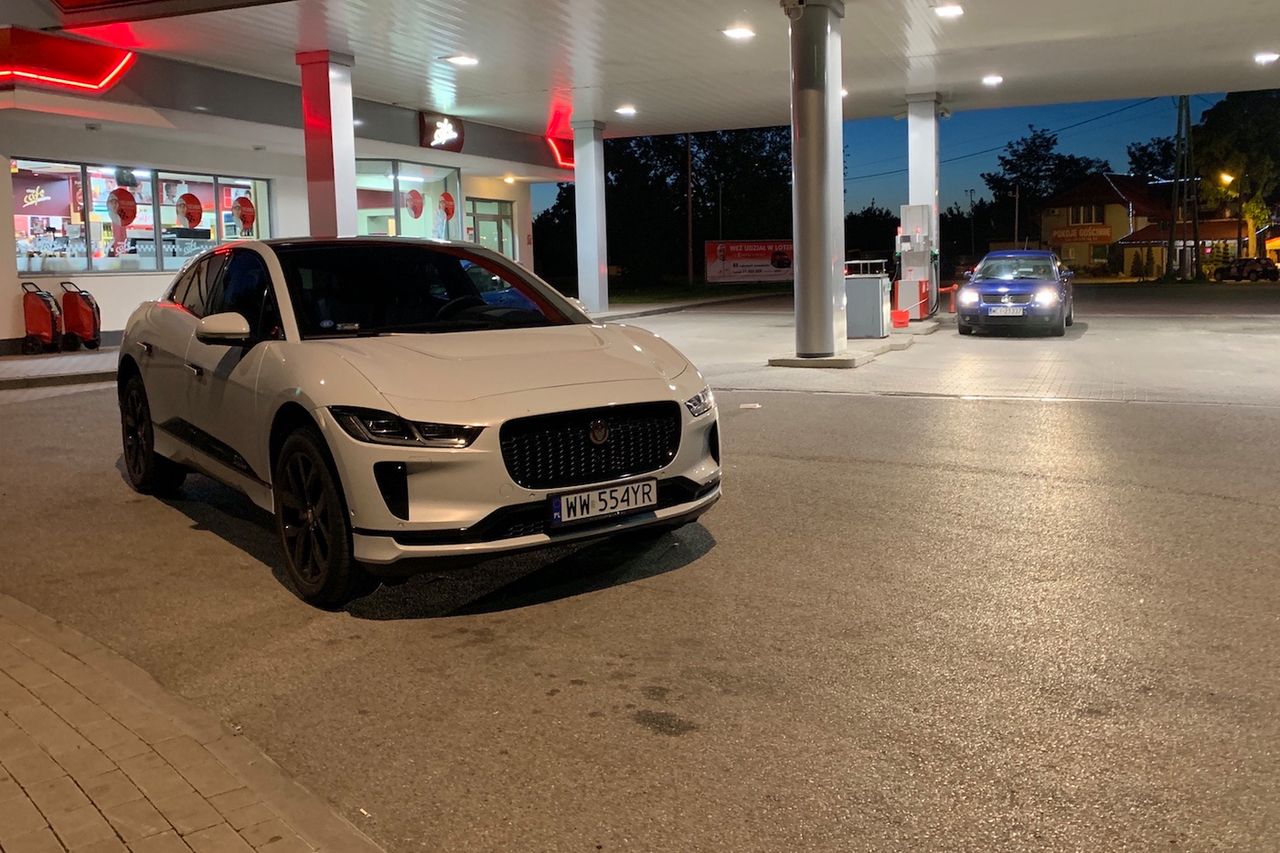 Jaguar I-Pace nawet w nocy wygląda zniewalająco