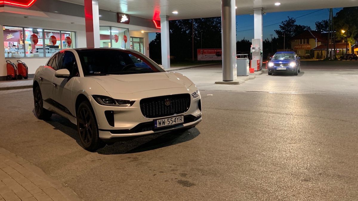 Jaguar I-Pace nawet w nocy wygląda zniewalająco