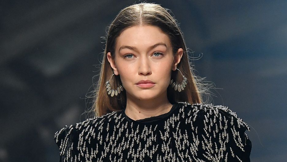 Gigi Hadid wzięła udział w odważnej sesji. Pokazała ciążowy brzuch