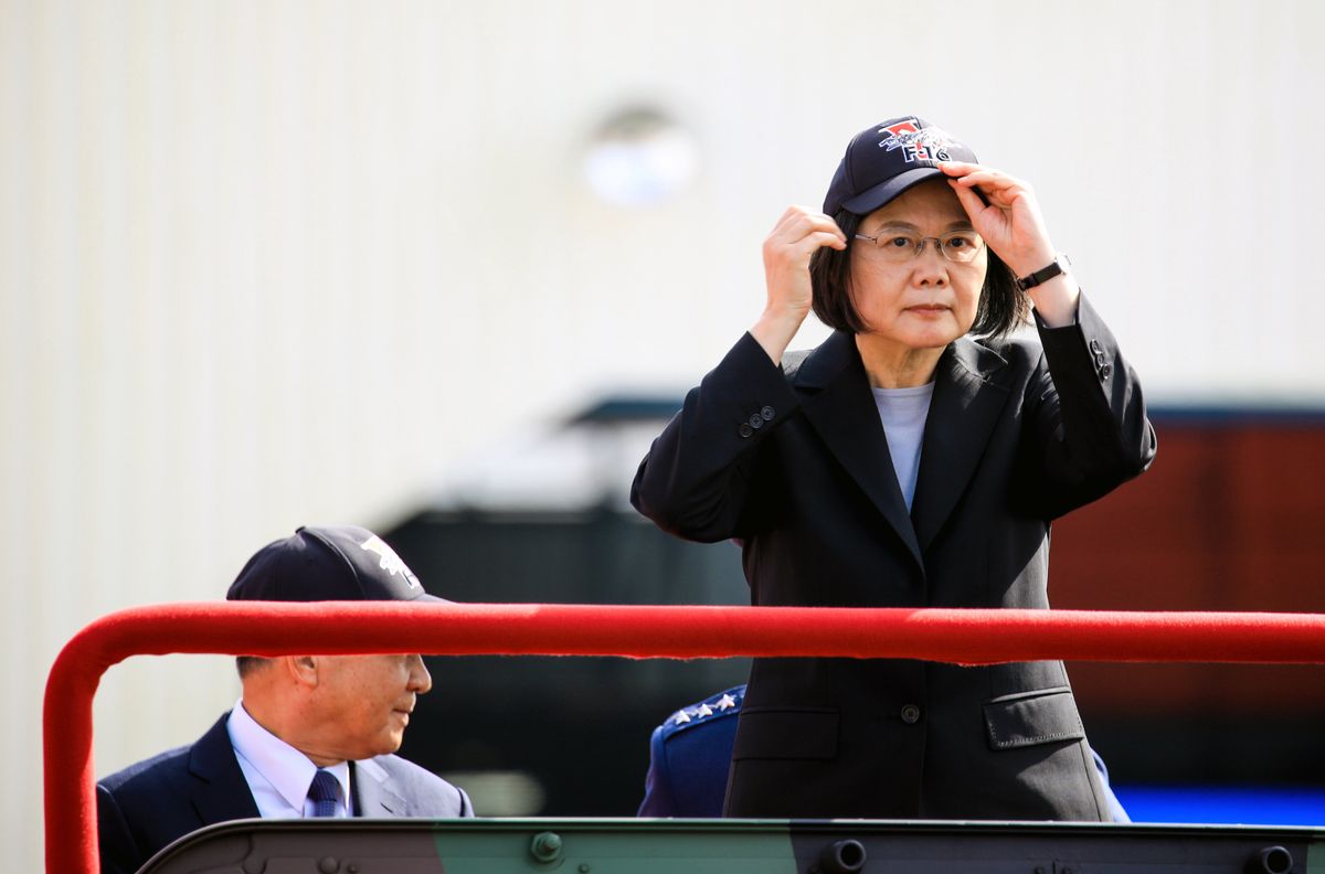  
Prezydent Tajwanu Tsai Ing-wen, przeprowadza  militarną inspekcję sił tajwańskich powietrznych  (I-Hwa Cheng 