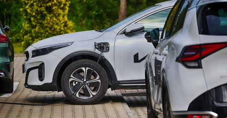Nowe przyłącza do ładowania elektryków. Chcą inwestycji "wzdłuż dróg"