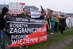 Protest przeciwko zakazowi aborcji w tle procesji z okazji 1050-lecia Chrztu Polski