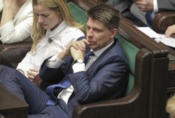 "Super Express" publikuje sms-y Petru i Schmidt. Godzic: To balansowanie na granicy prawa