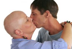 Jak kochać się w trakcie i po chorobie nowotworowej? Seks poprawia życie pacjentkom