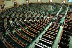 PiS nadal prowadzi w sondażach. Ma poparcie 36 proc. Polaków