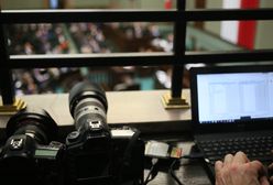 Ograniczenia dla dziennikarzy w Sejmie nie dla mediów narodowych? Protest przed Sejmem. Żakowski dla WP: ograniczają dostęp do informacji, limity jak w PRL