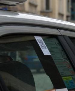 Poznań walczy z nieuczciwymi taksówkarzami... naklejkami z kodem QR