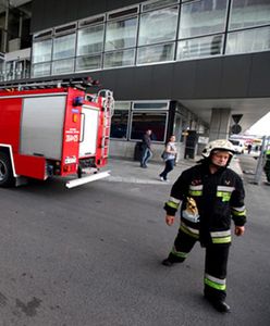 Podejrzany pakunek w autobusie w Warszawie. Pirotechnicy sprawdzili walizkę
