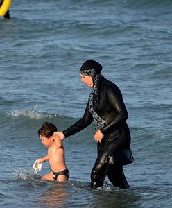 Francja: Rada Stanu zawiesiła zakaz burkini na plażach