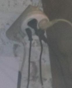 Kryjówka poznańskiego bezdomnego z komputerem i drukarką