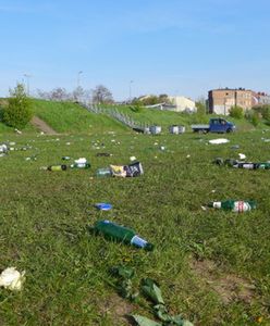 Mnóstwo śmieci nad Wartą już po pierwszym dniu długiego weekendu