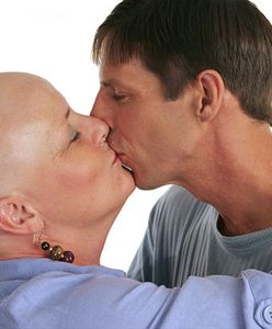 Jak kochać się w trakcie i po chorobie nowotworowej? Seks poprawia życie pacjentkom
