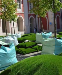 Dziedziniec Urzędu Miasta w Poznaniu po nowemu - teraz to miejsce relaksu