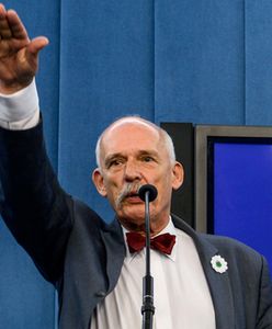 Korwin-Mikke znów "hajluje". O Schetynie mówi: "kretyn"