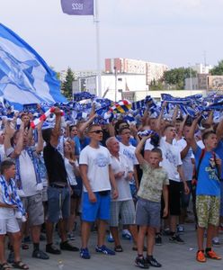 Kibice Lecha chcą kupić 50 tysięcy odblaskowych opasek dla uczniów