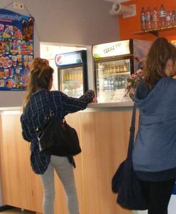 Sklepiki szkolne po zmianach - zamieszanie, na którym korzystają okoliczne sklepy