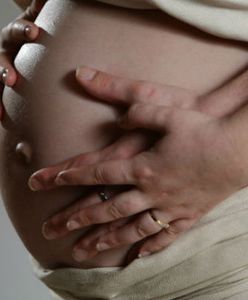 Tajemnicza śmierć dziecka w łonie matki. Kobieta prosiła o cesarskie cięcie, ale lekarz się nie zgodził. Sprawa trafiła do prokuratury