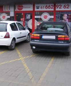 Kierowcy pożyczają karty parkingowe niepełnosprawnych, aby parkować na kopertach