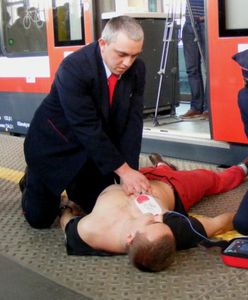 W pociągach Kolei Wielkopolskich zainstalowano defibrylatory